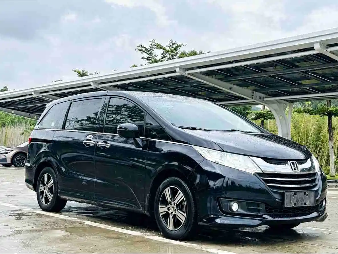 Honda Odyssey 2015 Facelift 2.4L Comfort Edition фото 2