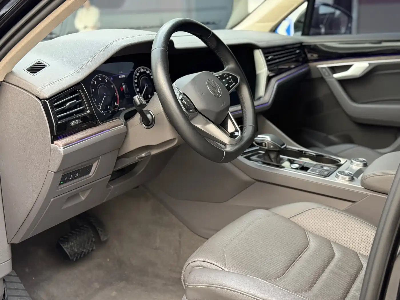 VOLKSWAGEN TOUAREG