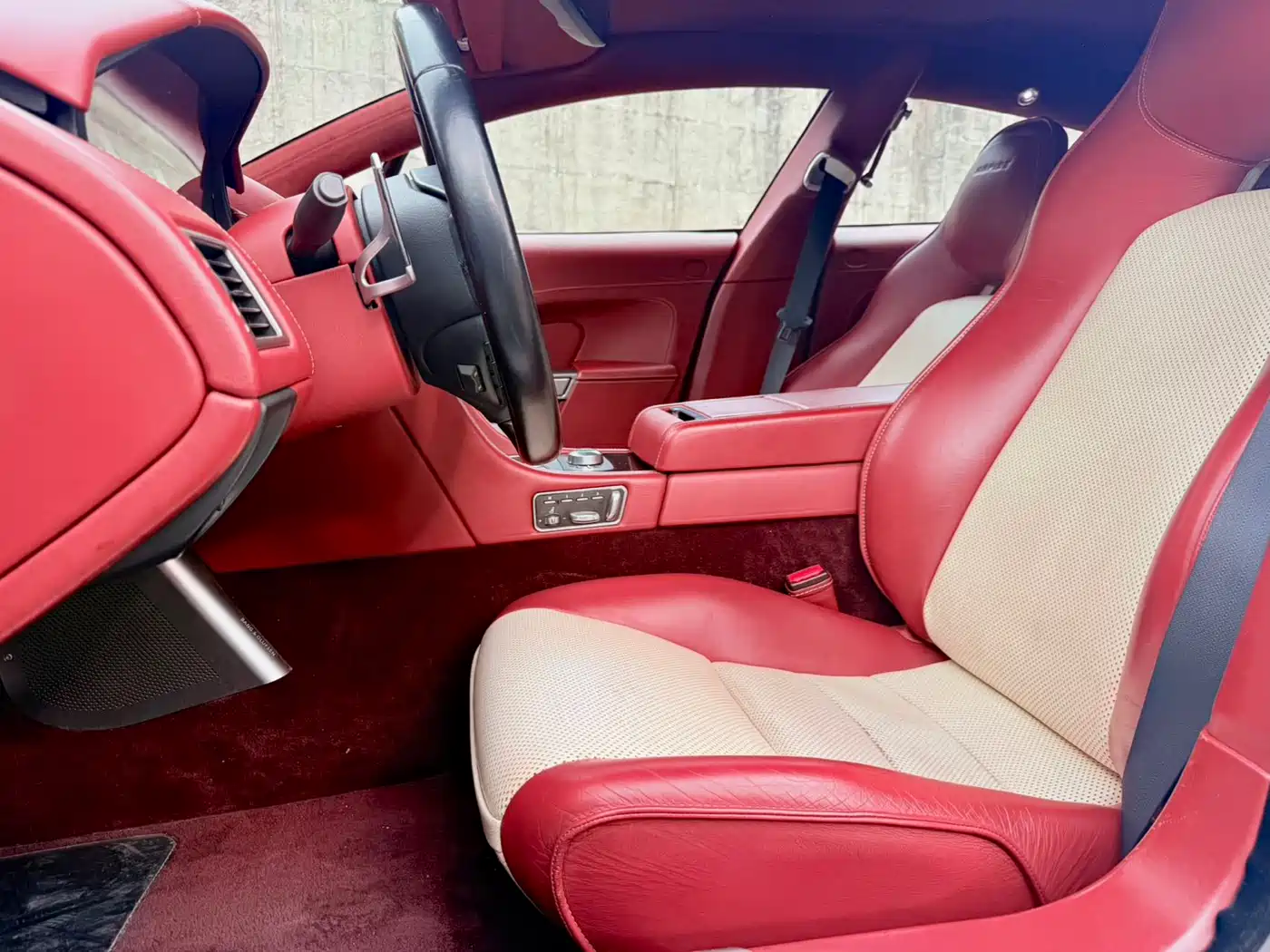 Aston Martin Rapide 2010 6.0L фото 12