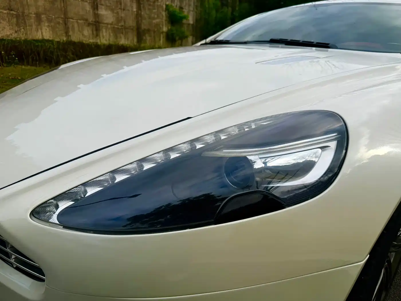 Aston Martin Rapide 2010 6.0L фото 27