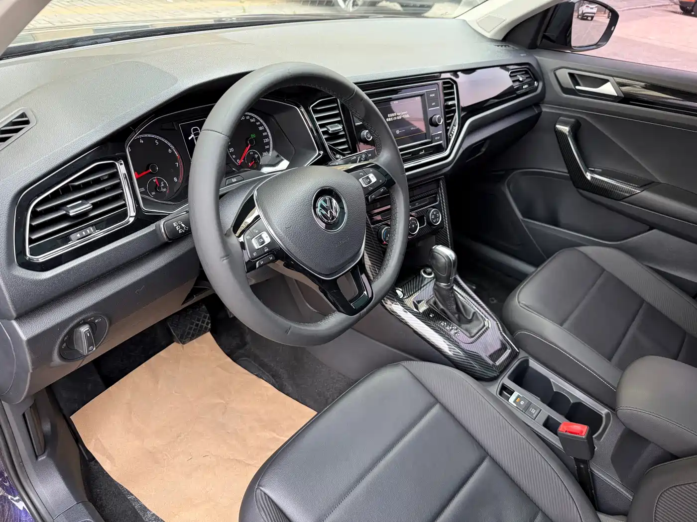 Volkswagen T-ROC 2018 280TSI DSG 2WD Comfort (China V) фото 5