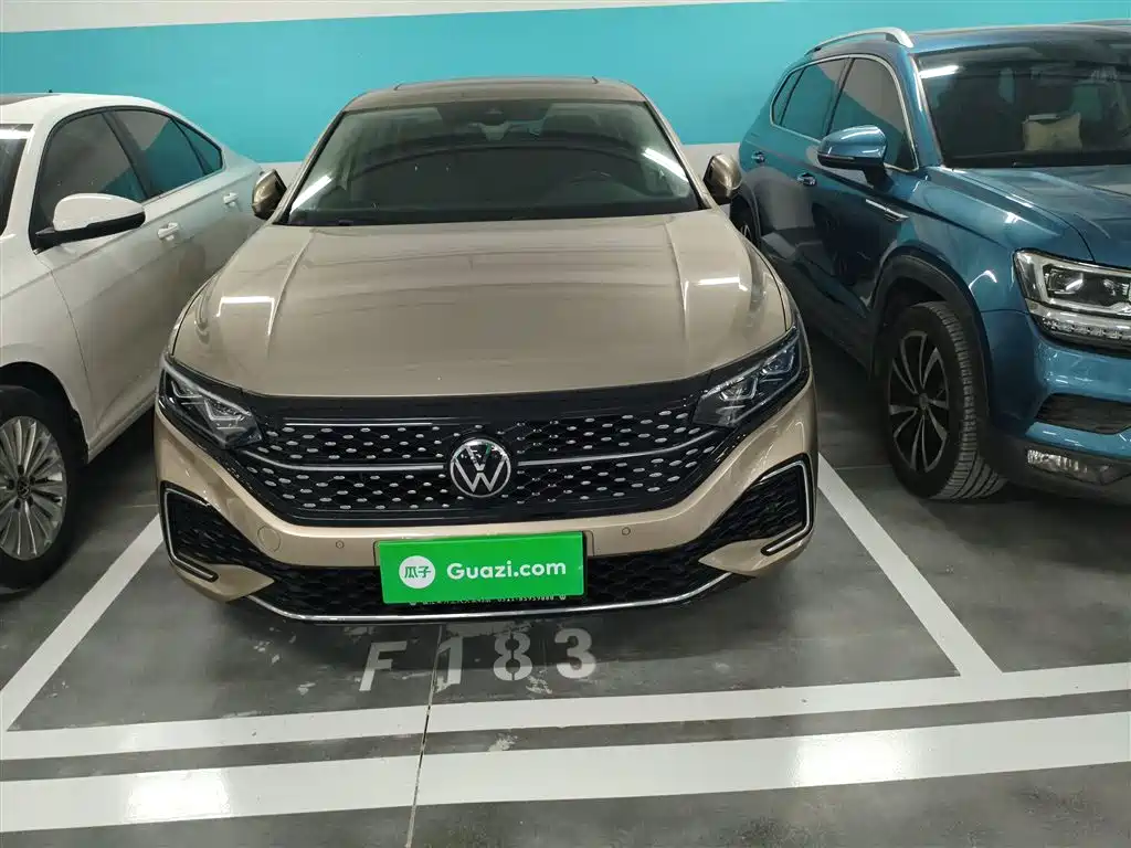 Volkswagen Passat 2022 330TSI Starlight Luxury Edition фото 2