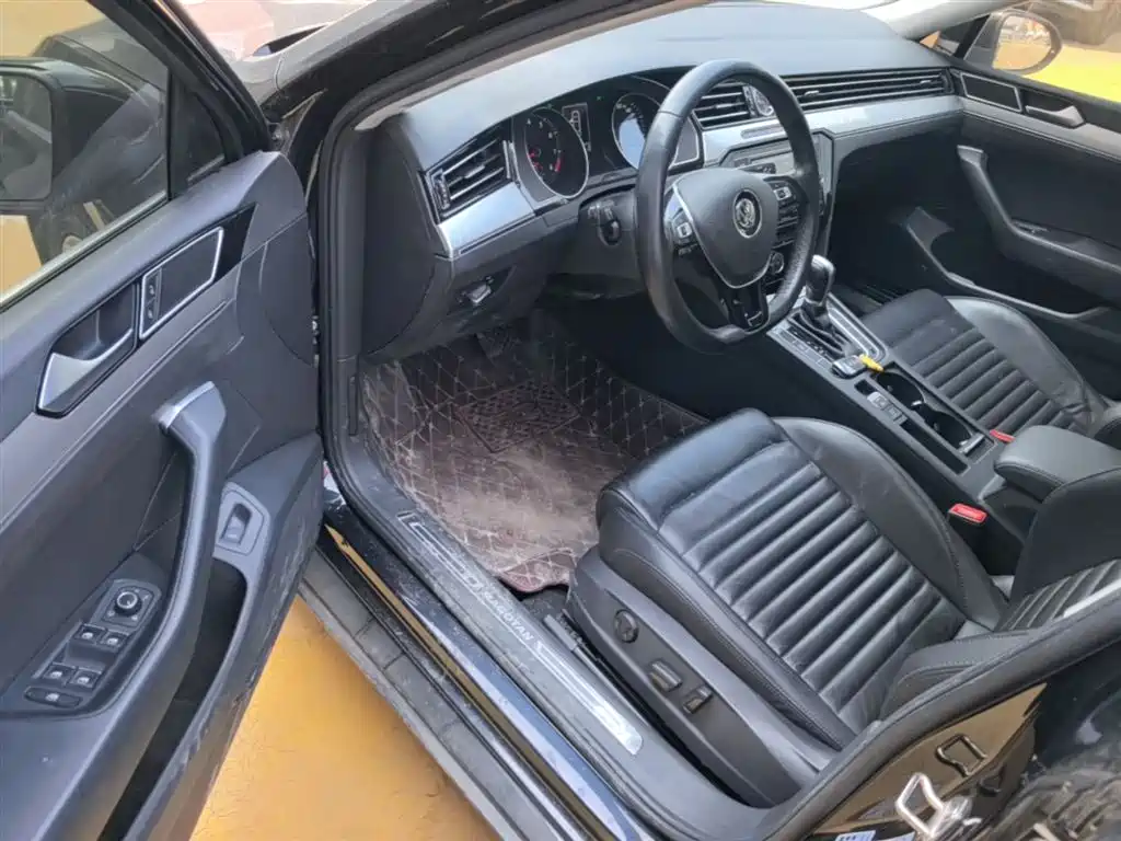 Volkswagen Magotan 2018 330TSI DSG Leading фото 16