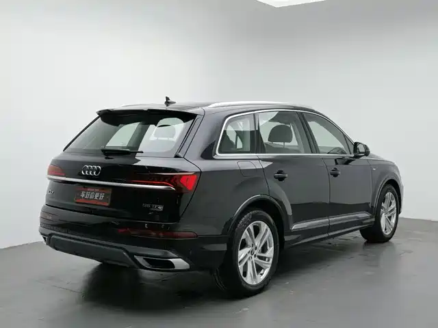 Audi Q7 2022 45 TFSI quattro S line Sport — фото 2