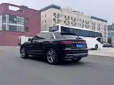 Photo 7 - Audi Q8