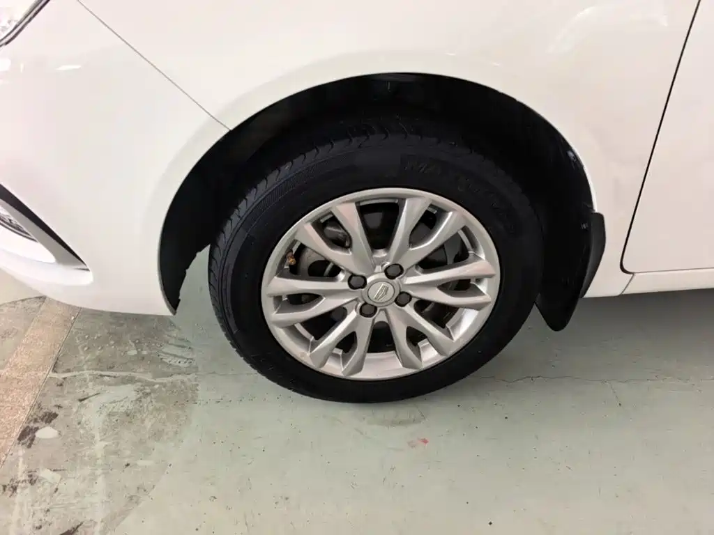 Фото 23 - Geely Vision