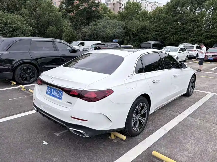 Фото 6 - Mercedes-Benz E-Class