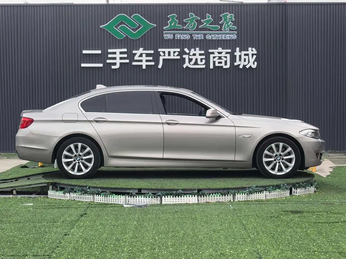 BMW 5 Series 2012 535Li Leadership фото 4