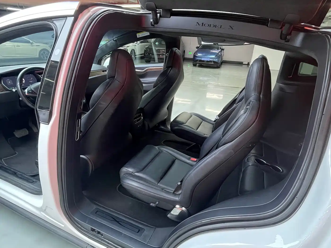 TESLA MODEL X