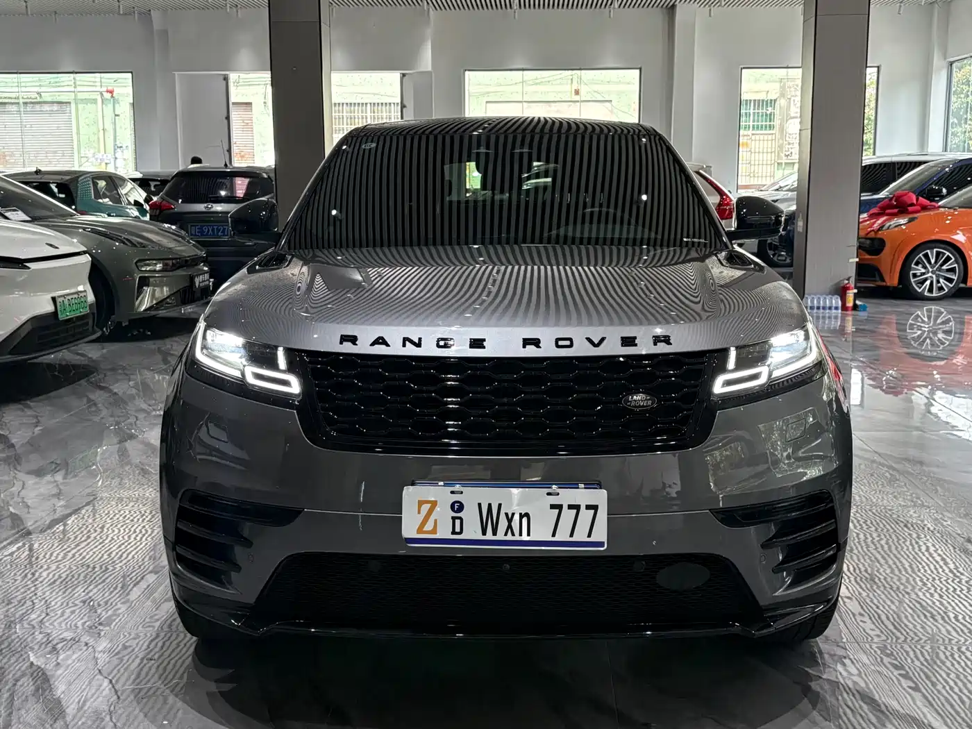 Land Rover Range Rover Velar 2021 P250 Gloss Black Collector's Edition фото 2