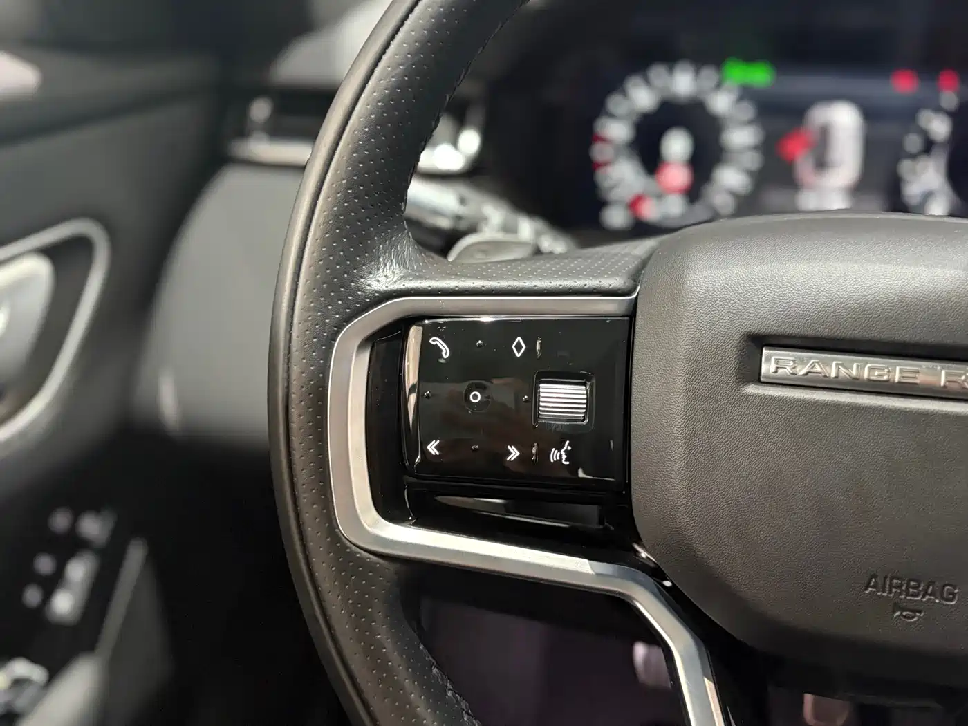 Land Rover Range Rover Velar 2021 P250 Gloss Black Collector's Edition фото 9