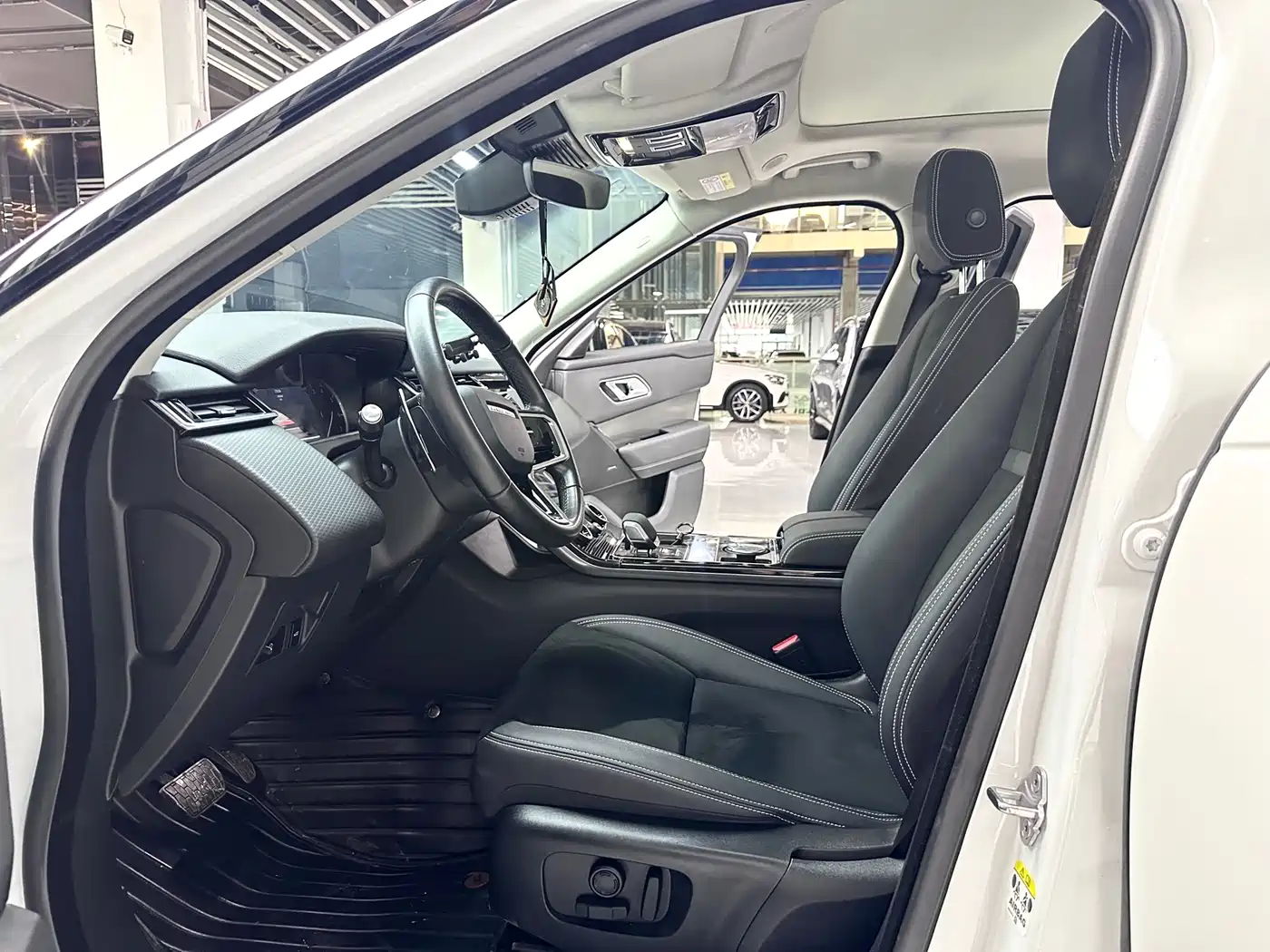 Land Rover Range Rover Velar 2022 250PS фото 4