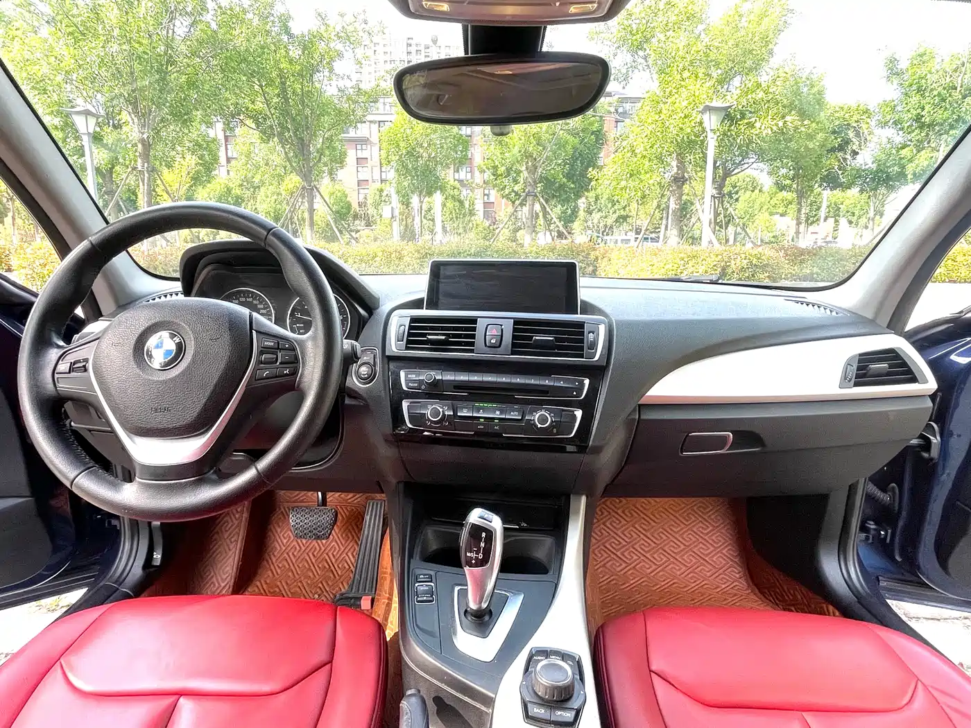 BMW 1 Series (Import) 2015 118i Leading фото 12