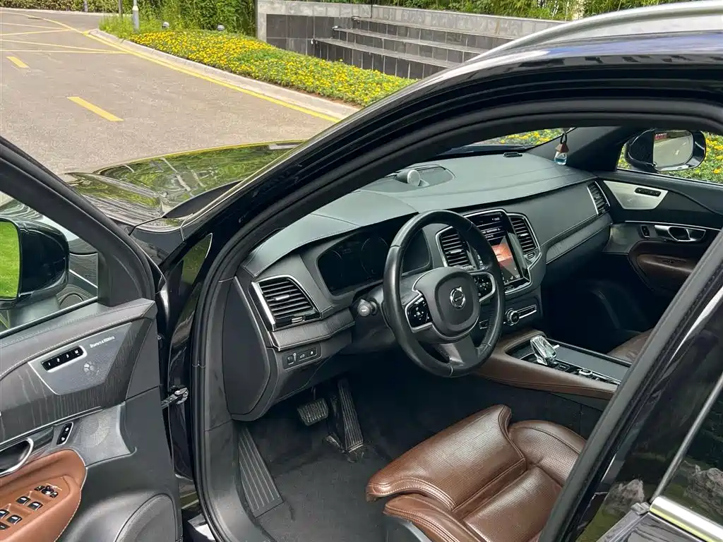 VOLVO XC90 PLUG-IN HYBRID