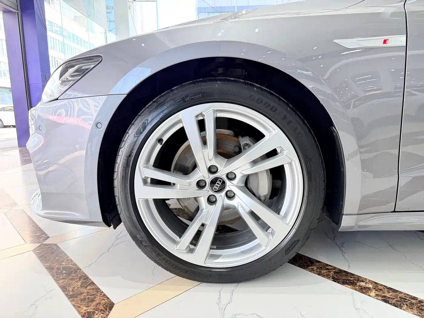 Audi A7L 2024 45TFSI quattro S-line Vision Edition Crystal Package фото 21