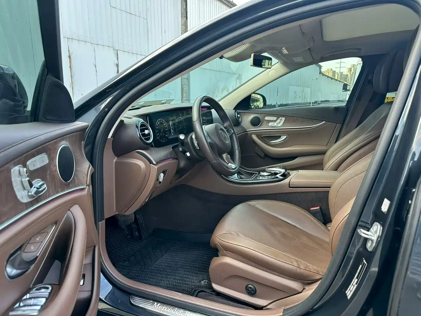 Mercedes-Benz E-Class 2017 E 300 L Luxury фото 4