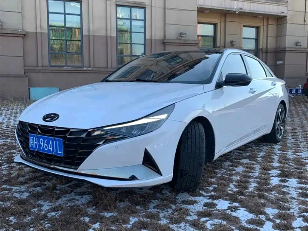 HYUNDAI ELANTRA