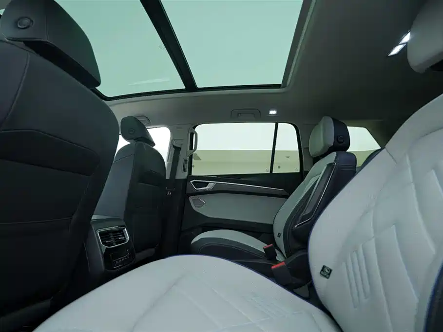 Volkswagen Talagon 2025 450TSI R-Line 6-Seater фото 18
