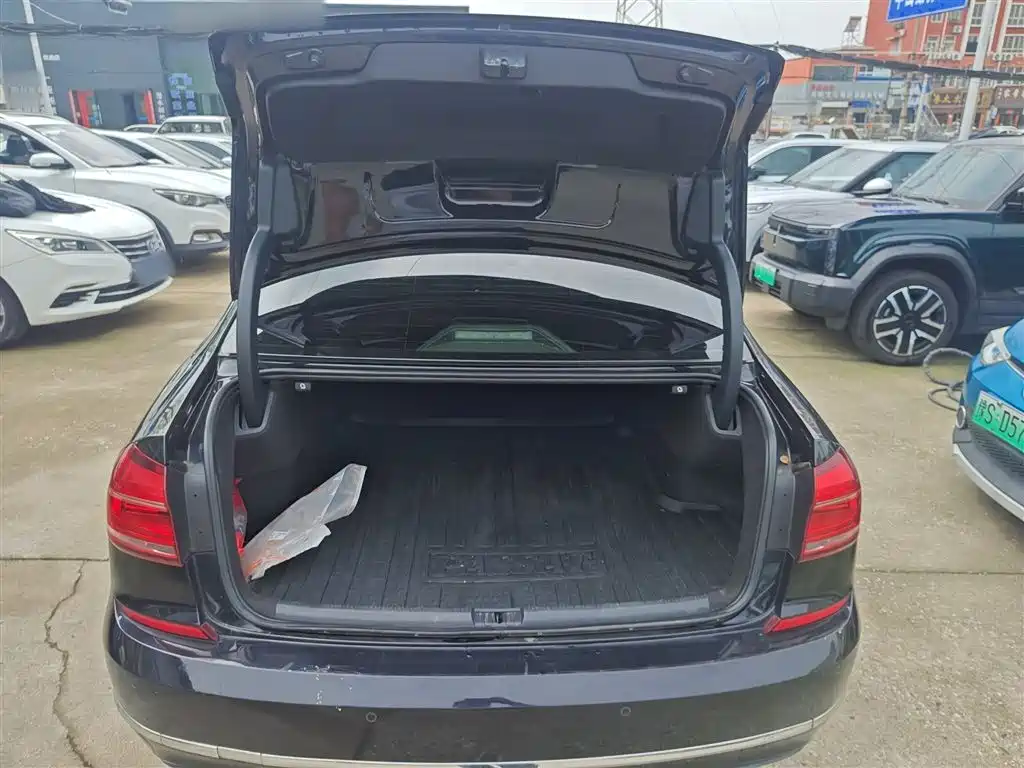 Volkswagen Passat 2016 280TSI DSG Honor Edition фото 19