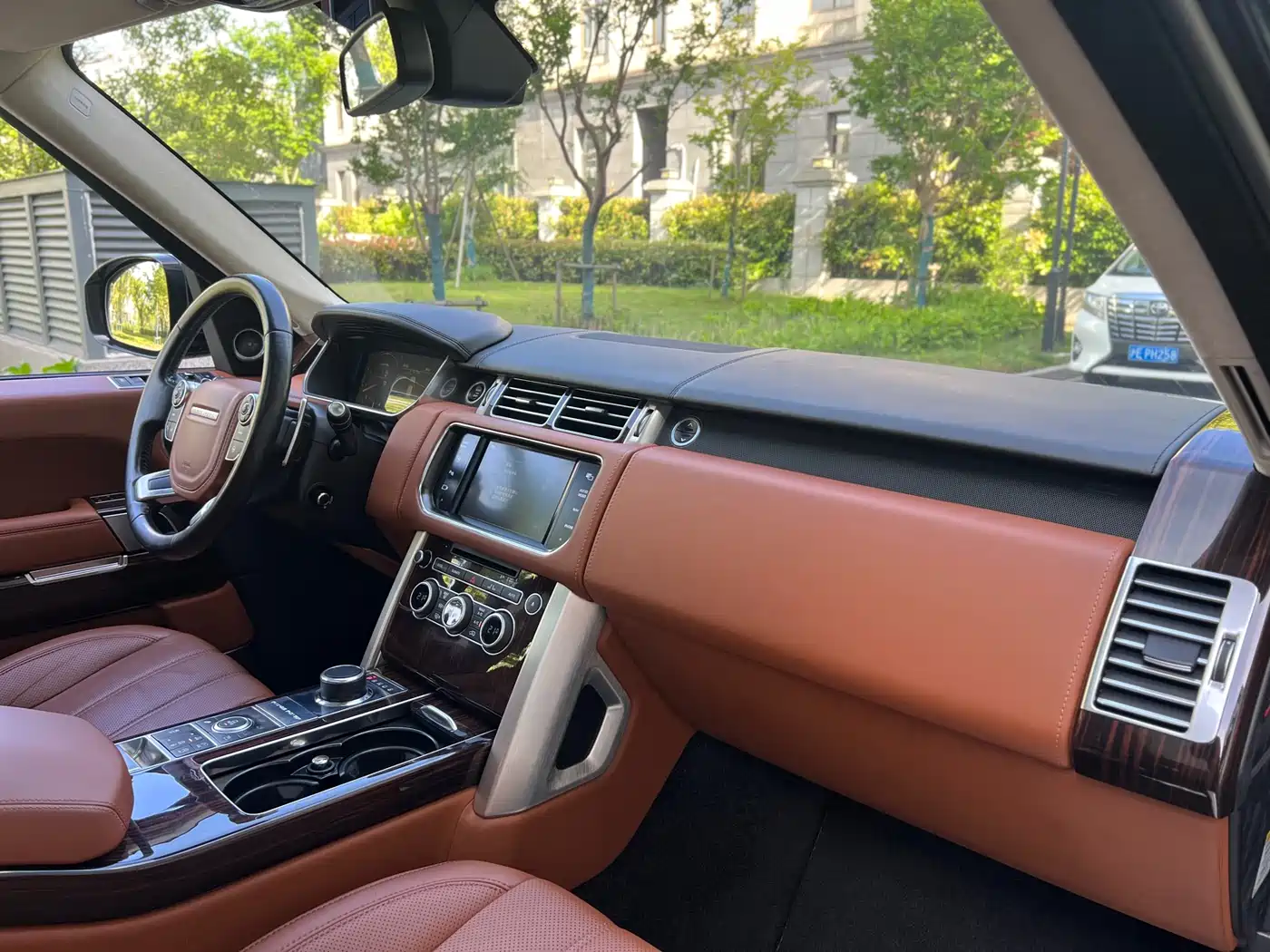 Land Rover Range Rover 2015 5.0 SC V8 AB Prestigious Genesis Extended Edition фото 11