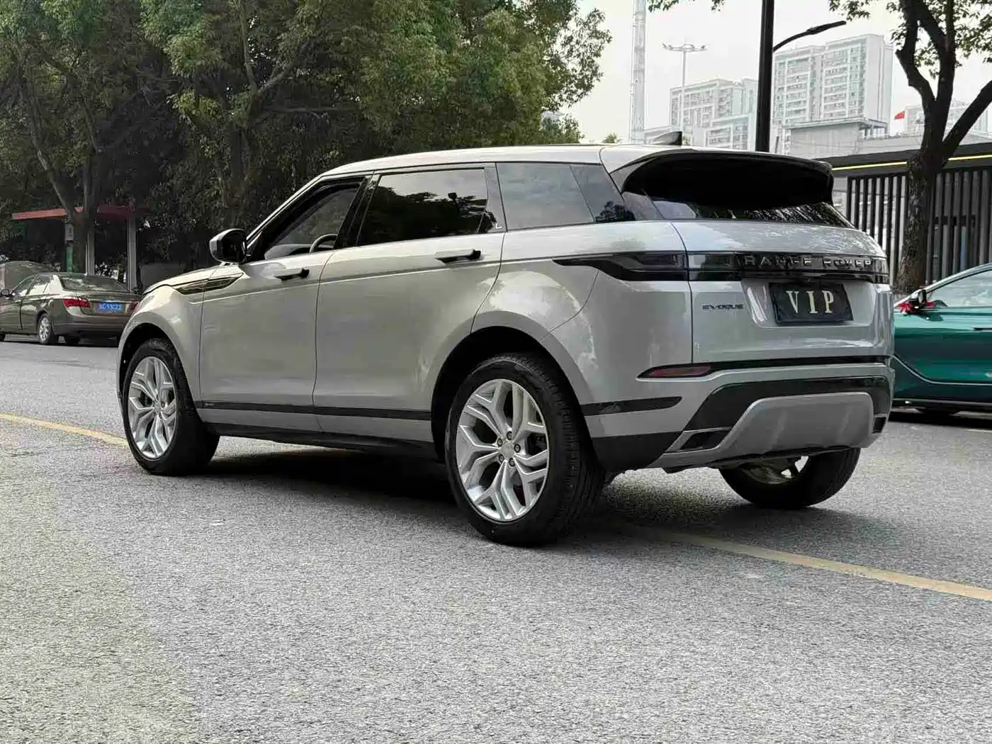 Land Rover Range Rover Evoque 2023 Range Rover Evoque L 200PS Elite Edition фото 5