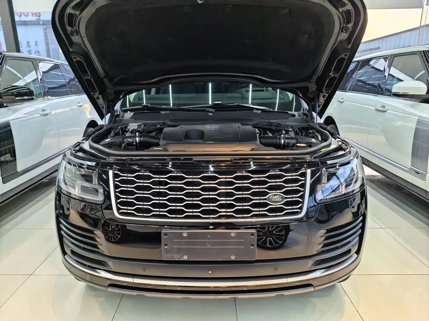 Land Rover Range Rover 2020 3.0 L6 Heritage Edition фото 15