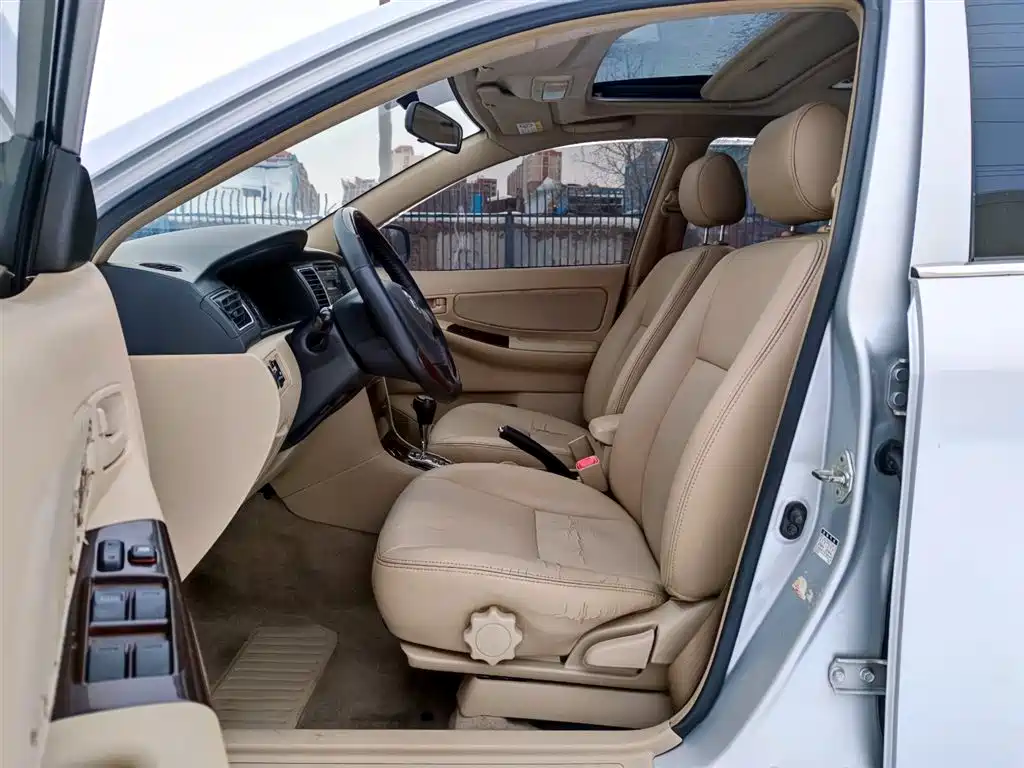 Toyota Corolla 2013 1.6L Automatic Luxury фото 7