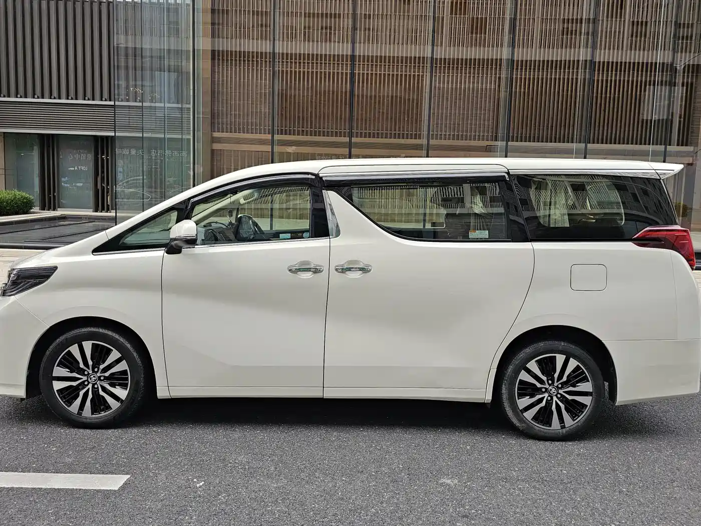 Toyota Alphard 2015 3.5L Luxury Edition фото 13