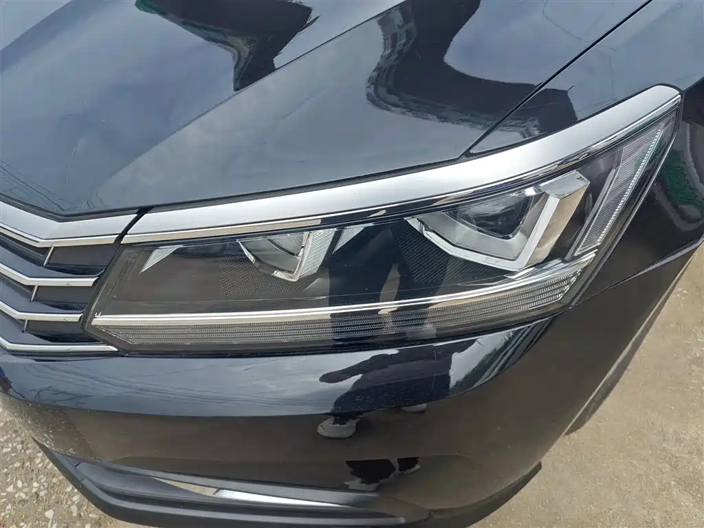 Volkswagen Passat 2016 280TSI DSG Honor Edition фото 24