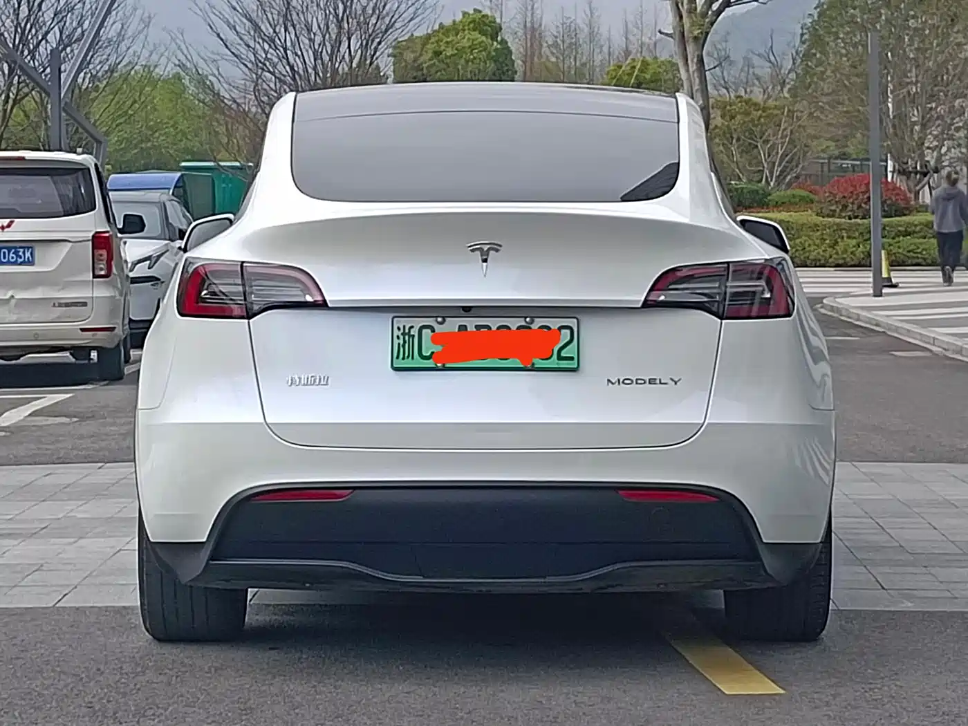TESLA MODEL Y