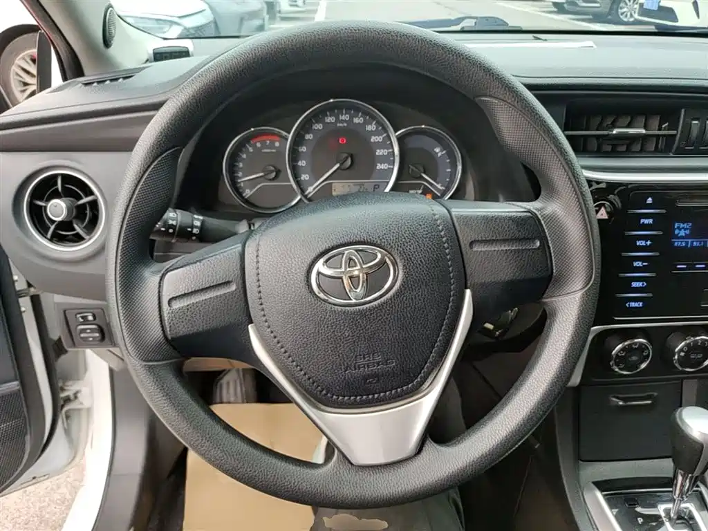 Toyota Corolla 2017 Facelift 1.2T S-CVT GL фото 11