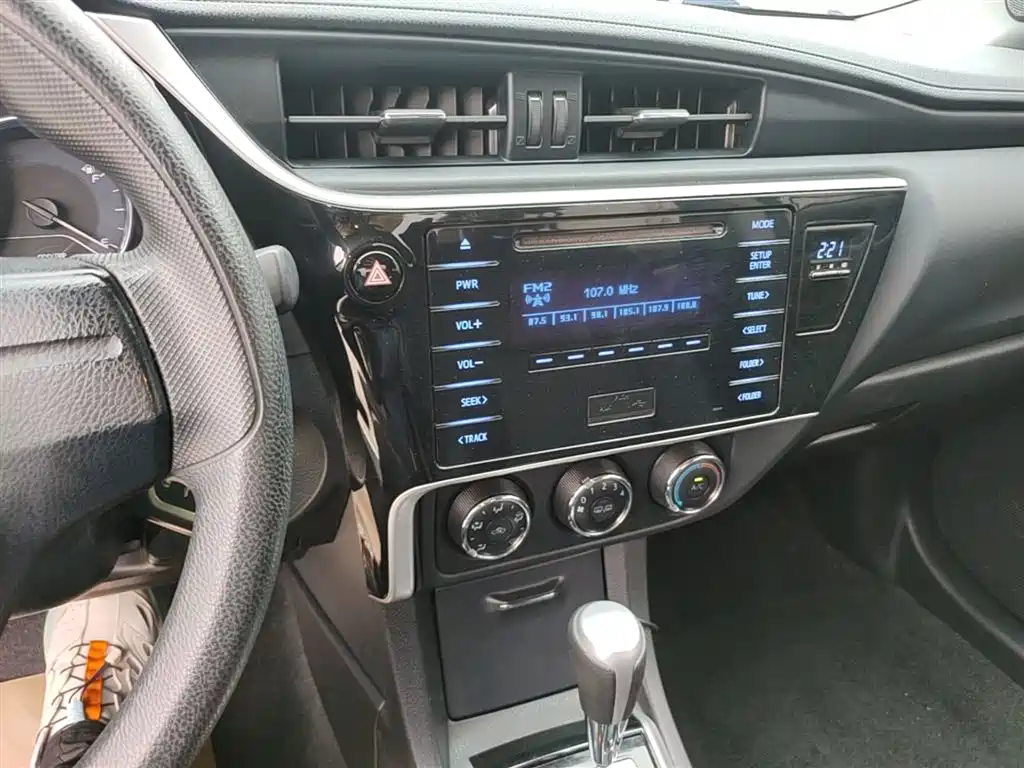 Toyota Corolla 2017 Facelift 1.2T S-CVT GL фото 13
