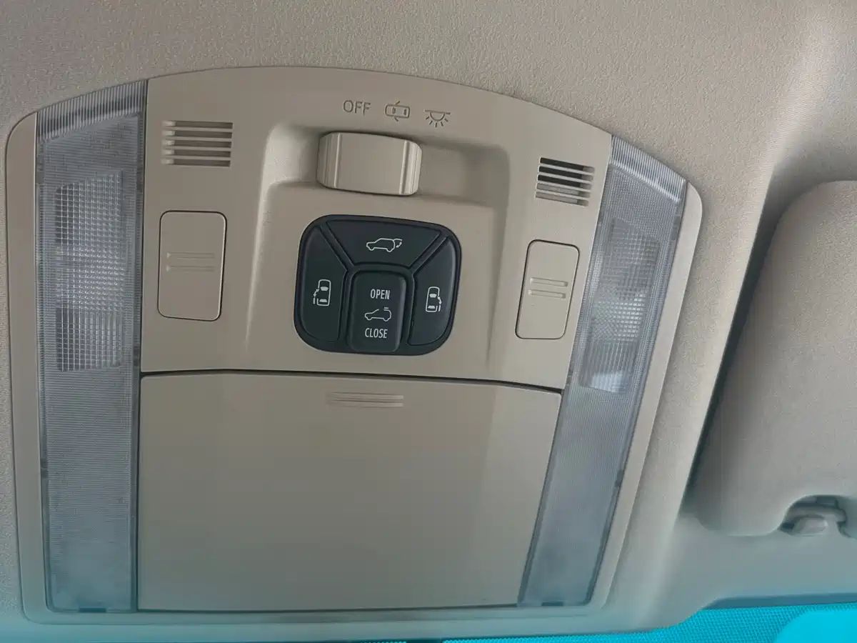 Toyota Alphard 2012 3.5L Luxury Edition фото 25