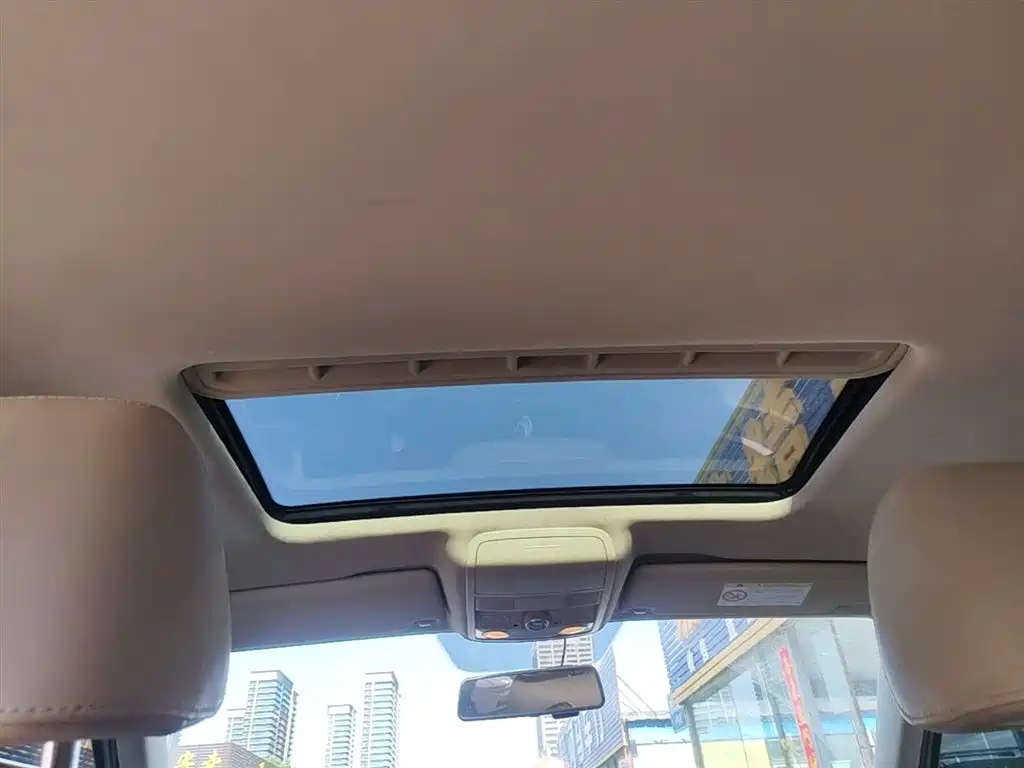 Volkswagen Sagitar 2014 Facelift 1.6L Automatic Comfort фото 18