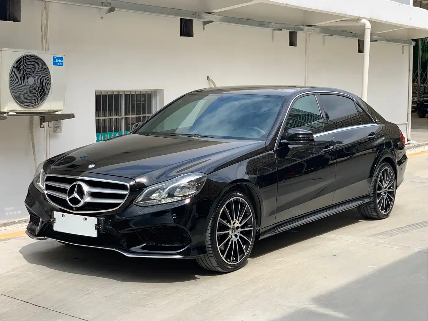 Фото 1 - Mercedes-Benz E-Class