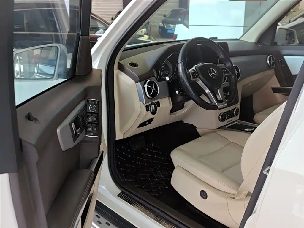 Mercedes-Benz GLK-Class 2015 GLK 300 4MATIC Fashion Ultimate Edition фото 16