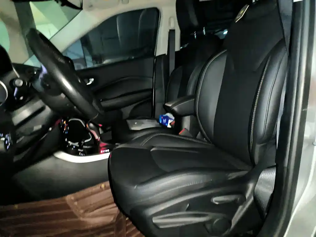 Photo 11 - Jeep Compass