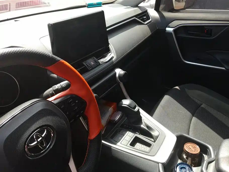 Toyota RAV4 Rongfang 2022 2.0L CVT 2WD Urban Edition фото 13