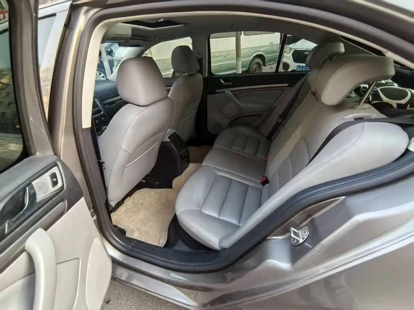 Škoda Octavia 2012 1.6L Automatic Yijie Edition фото 8