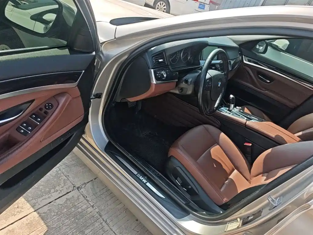 BMW 5 Series 2014 520Li Elegance фото 16