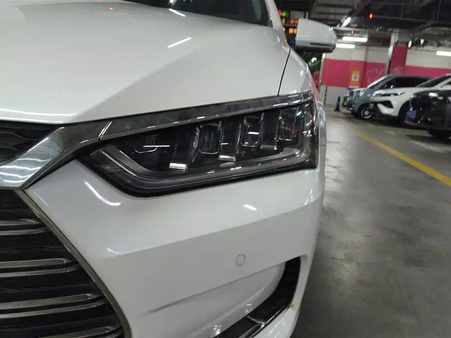BYD Qin Pro New Energy 2018 DM 1.5TI Auto Smart Connect Premium фото 5