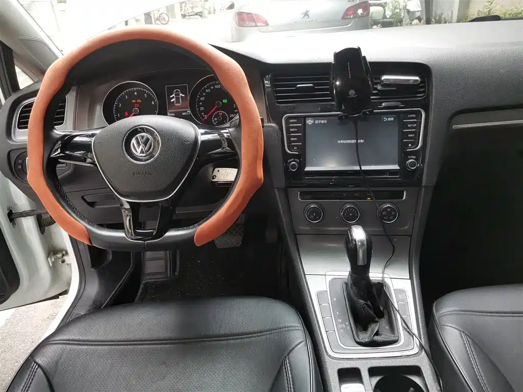 Volkswagen Golf 2014 1.6L Automatic Comfort фото 13