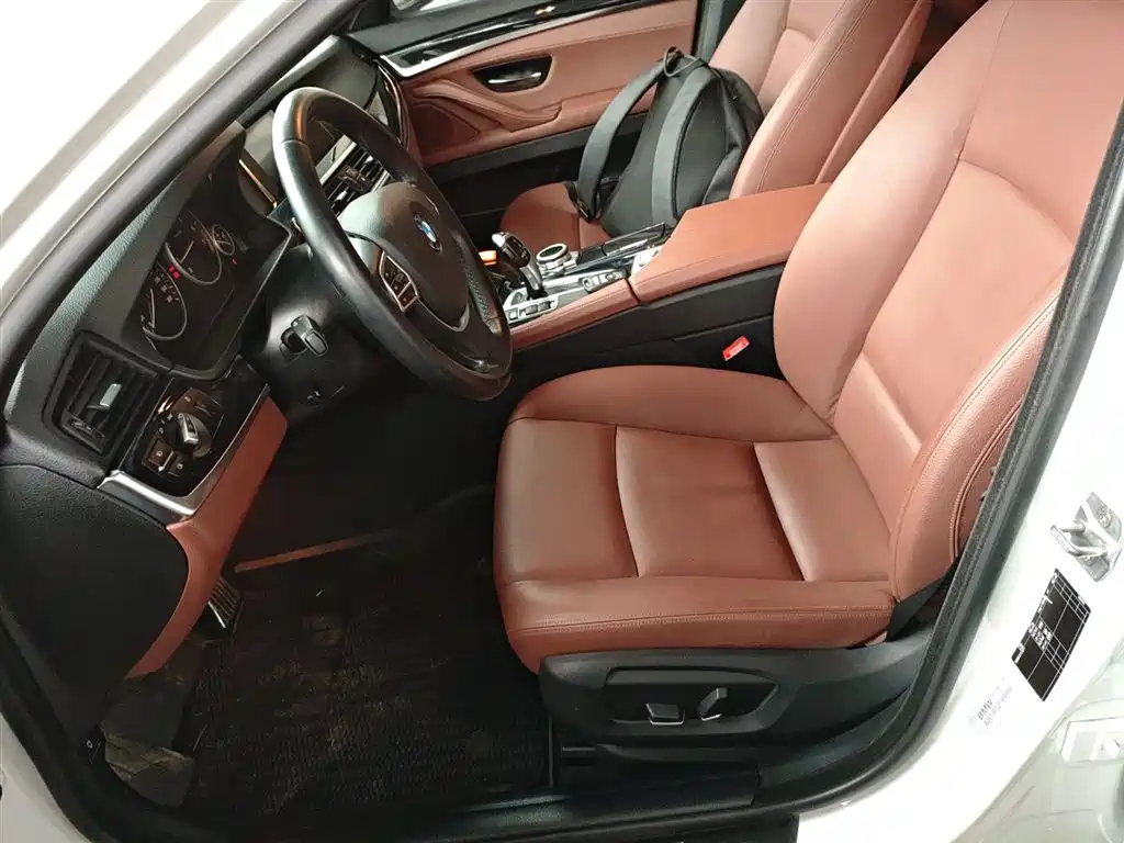 BMW 5 Series 2017 520Li Classic Edition фото 14