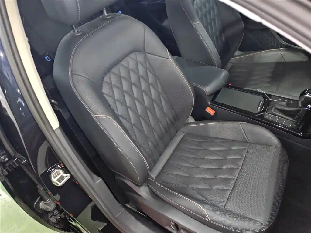 Volkswagen Passat 2019 Model 330TSI Luxury Edition China V фото 20