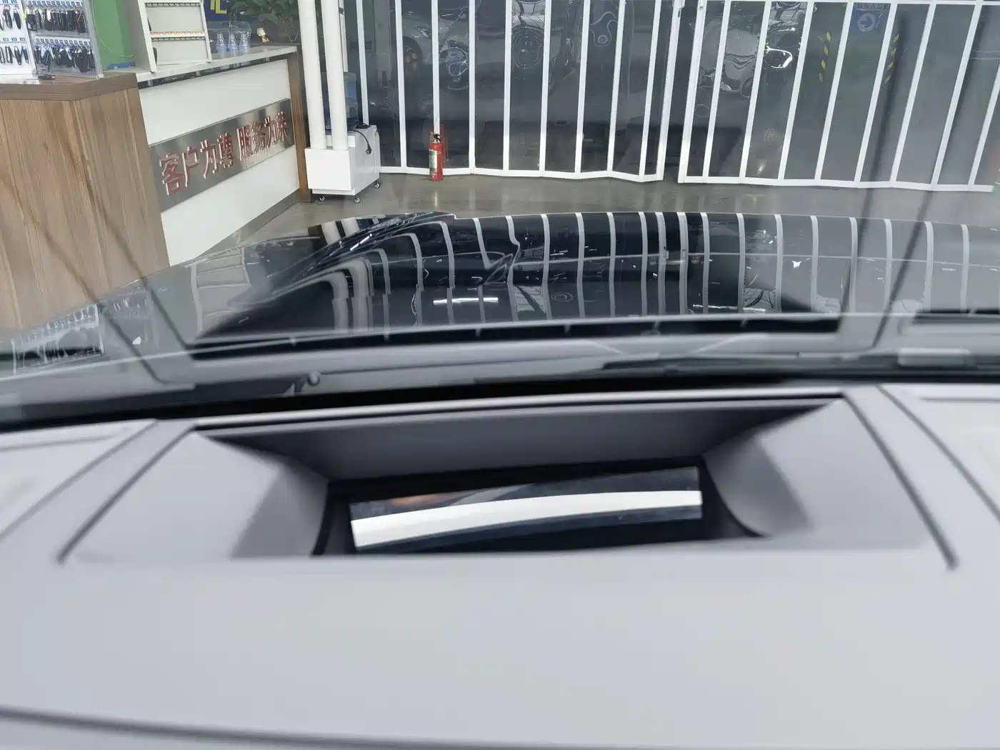 Volkswagen Touareg 2023 2.0TSI R-Line Edition фото 11