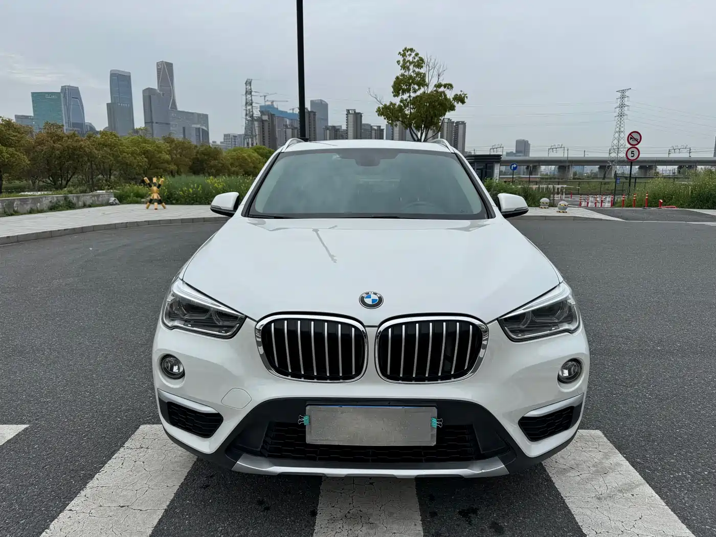 BMW X1 2018 sDrive18Li Premium Model фото 6