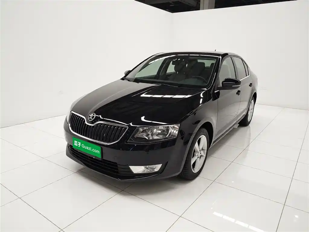 Škoda Octavia 2016 1.6L Automatic Pioneer Edition фото 2