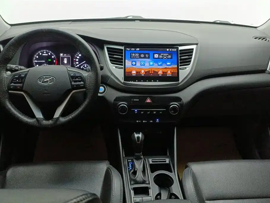 Hyundai Tucson 2015 2.0L Automatic 2WD Smart фото 12