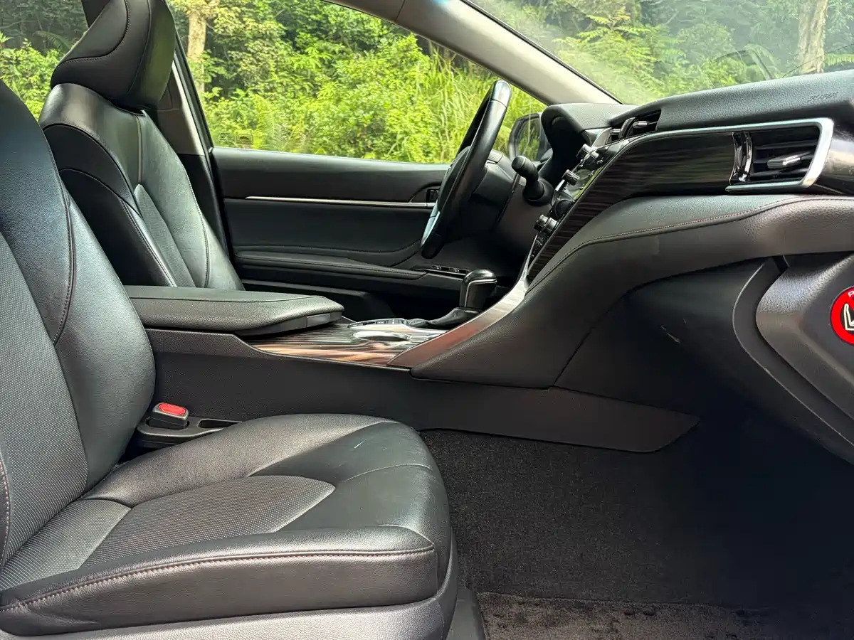 Toyota Camry 2018 2.5G Luxury Edition фото 12