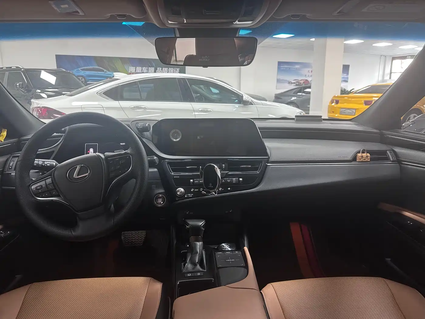 Lexus ES 2021 200 Excellence Edition фото 8